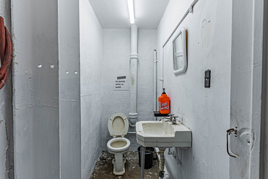 More Photos Of 161 Abington Ave, Newark Warehouse For Sale