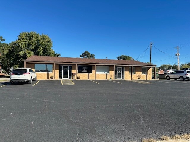 More Photos Of 118 W Locust St, Independence Office For Sale