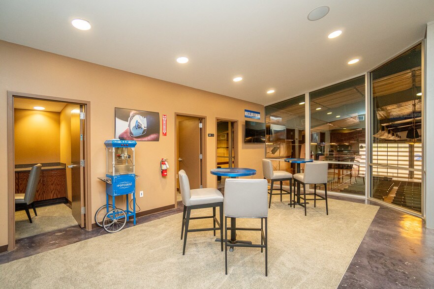 More Photos Of 7044 Interstate 10, Sealy Distribution For Sale