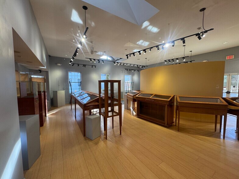 More Photos Of 307 Main St, Ogunquit Storefront For Sale