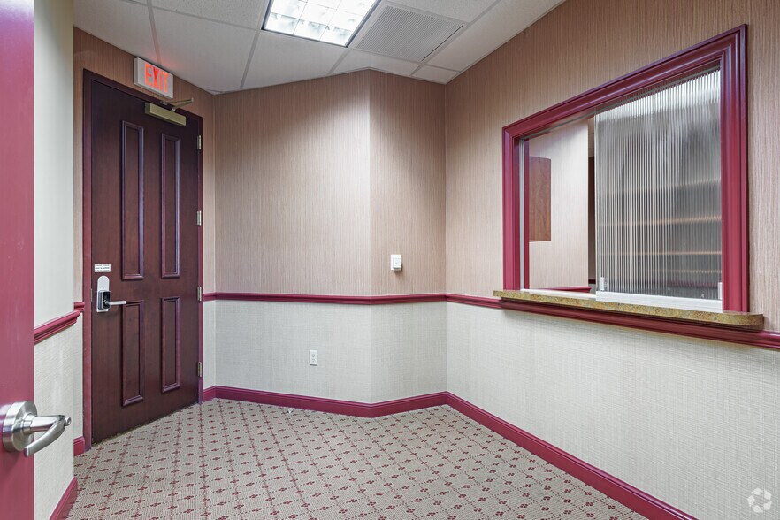 More Photos Of 850 NW Federal Hwy, Stuart Office For Lease