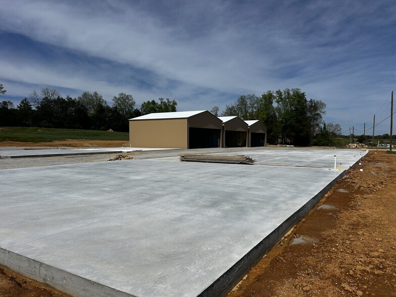 More Photos Of 245 Meadowlake Dr, Kingston Specialty For Sale