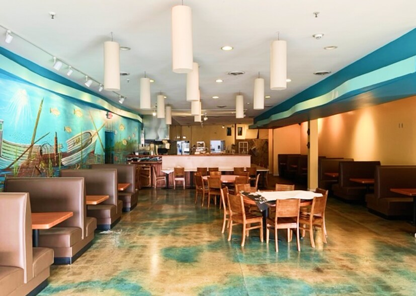 More Photos Of 527 Poplar St, Cambridge Storefront For Lease