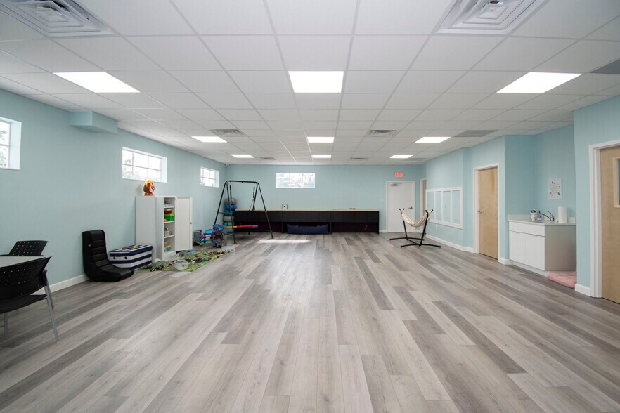 More Photos Of 4535 Tamiami Trl, Port Charlotte Office For Lease