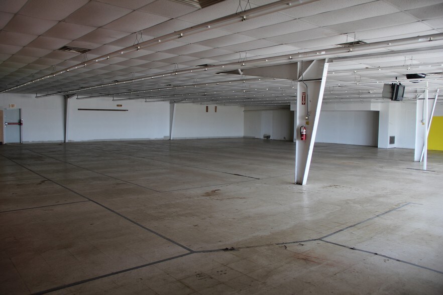 More Photos Of 1100 Main St, East Bernard Storefront For Lease