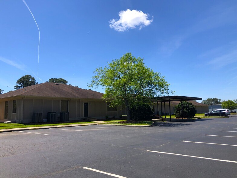 More Photos Of 200 Doctors Dr, Jacksonville Office For Sale