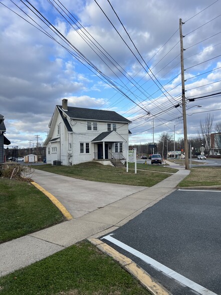 More Photos Of 366 E Main St, Newark Office For Sale