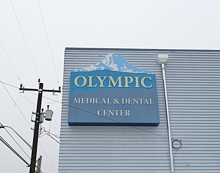 More Photos Of 7715 24th Ave NW, Seattle Office For Sale