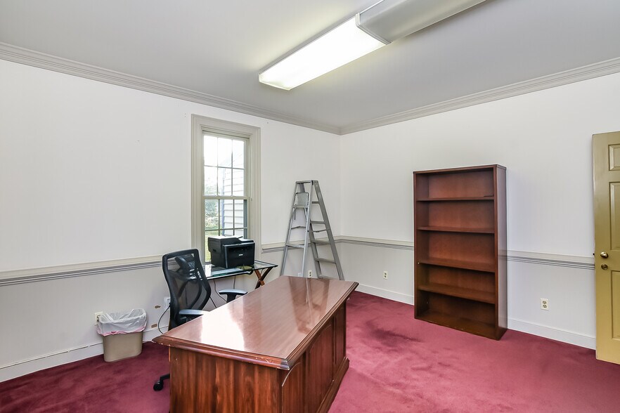 More Photos Of 1900 E Parham Rd, Henrico Office For Sale