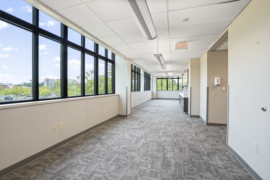 More Photos Of 560 N Cleveland Ave, Westerville Medical For Sale