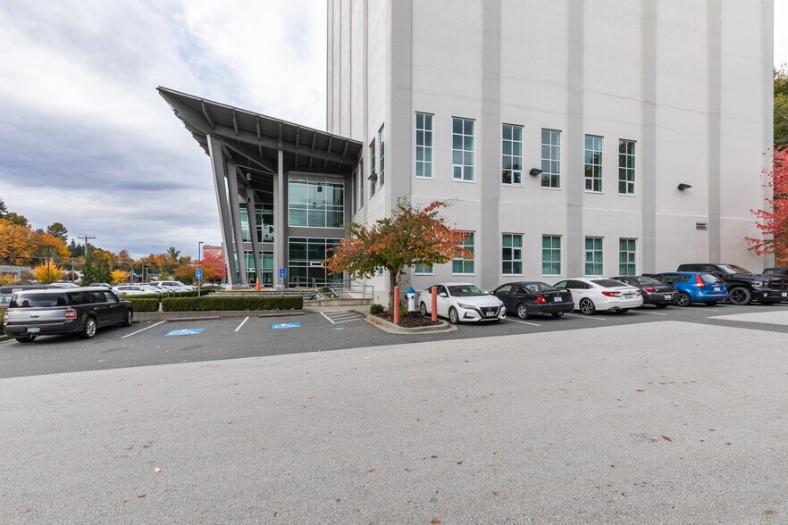 More Photos Of 34077 Gladys Ave, Abbotsford Office For Lease