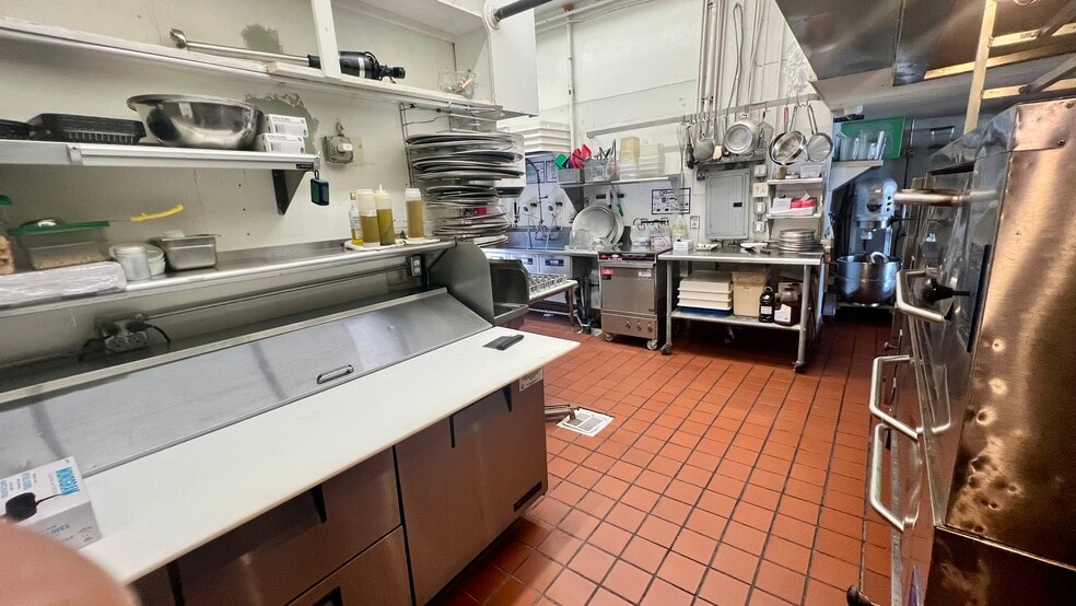 More Photos Of 1800 E Broadway, Long Beach Restaurant For Lease
