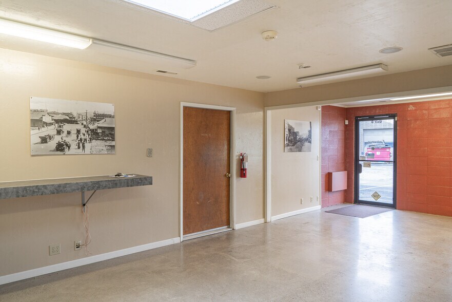 More Photos Of 815-817 N Central Ave, Medford Storefront For Lease
