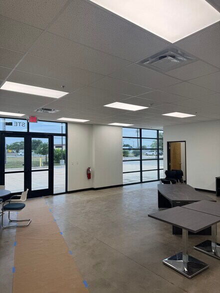 More Photos Of 8106 NE Loop 410, San Antonio Warehouse For Lease
