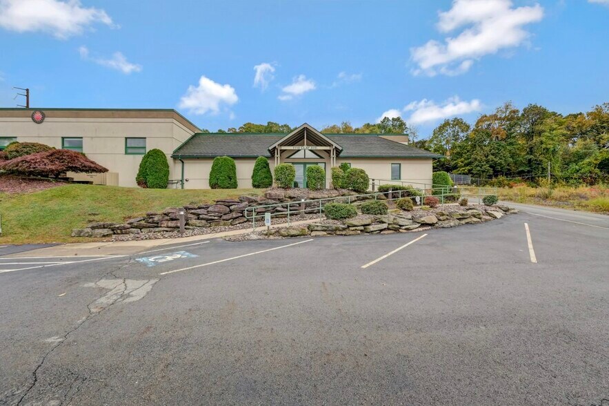 More Photos Of 1110 Clay Ave, Dunmore Medical For Lease