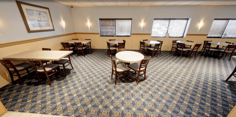 More Photos Of 110 Middle St, Fairhaven Hotel For Lease