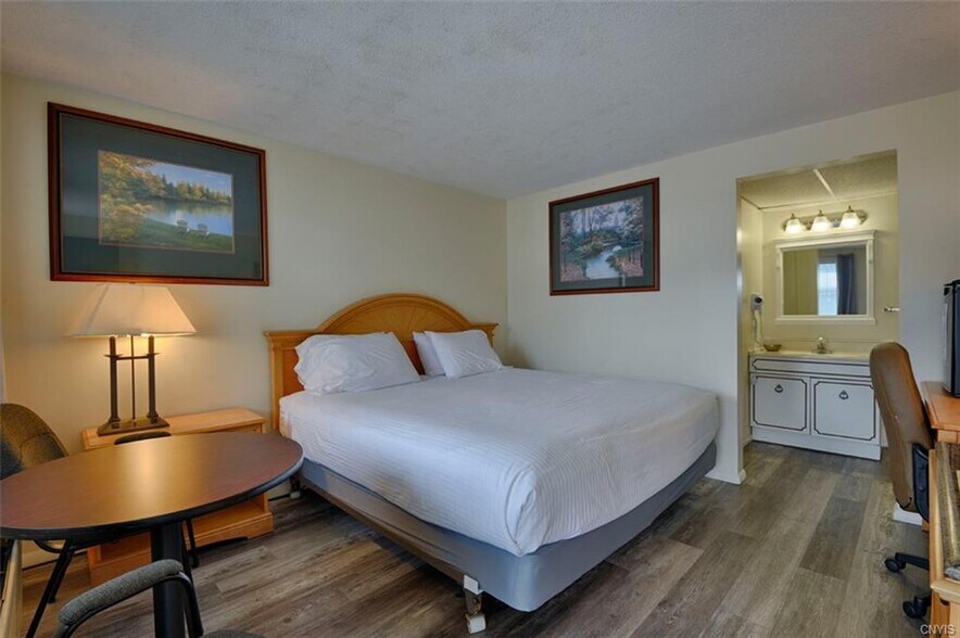 More Photos Of 6 Market St, Alexandria Bay Hotel For Sale