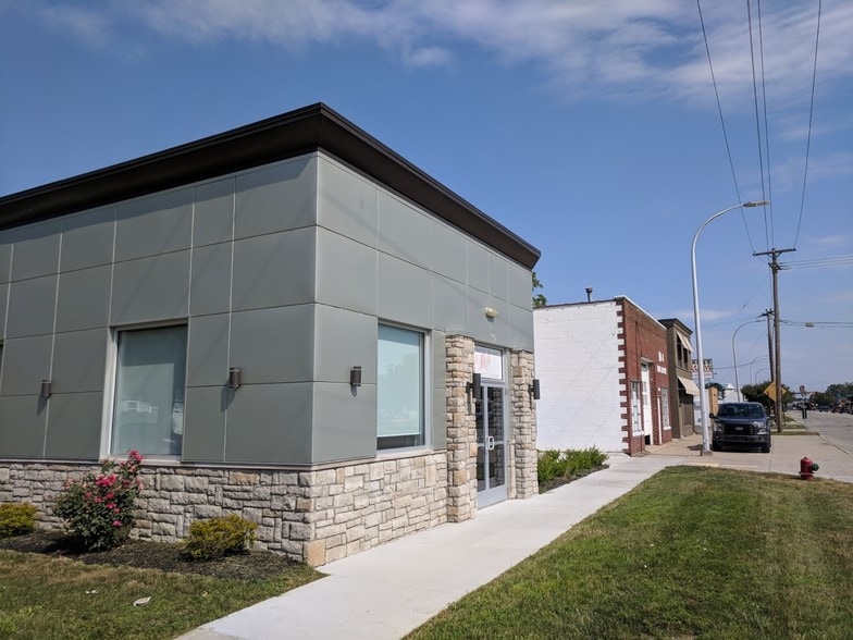 More Photos Of 642 S Main St, Clawson Storefront Retail Office For Lease