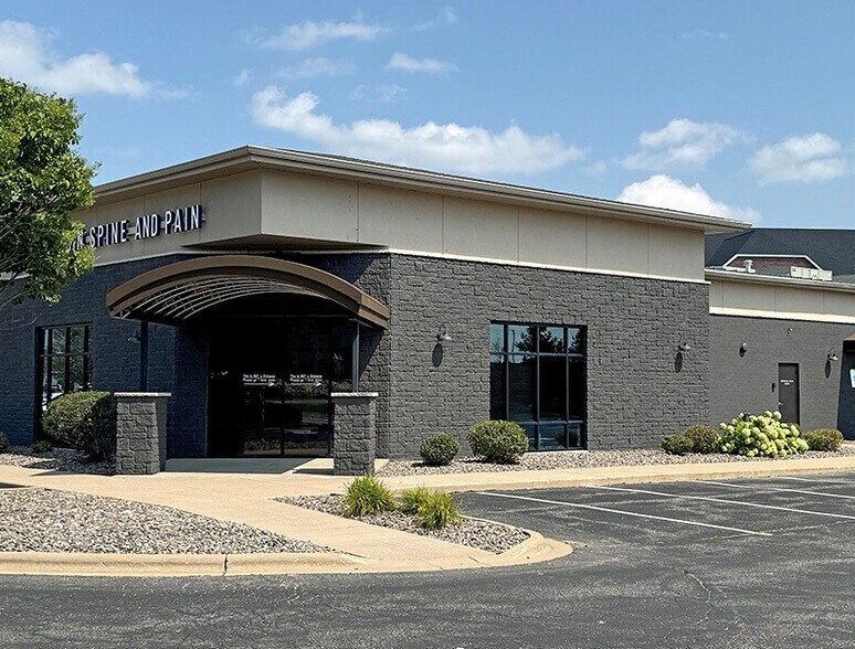 More Photos Of 1600-1688 N Casaloma Dr, Grand Chute General Retail For Sale