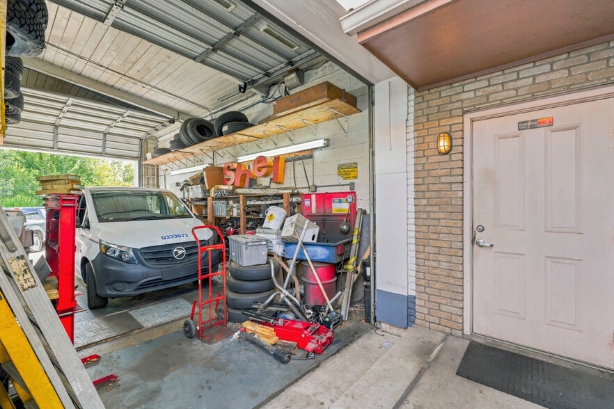 More Photos Of 101 S Friendswood Dr, Friendswood General Retail For Sale