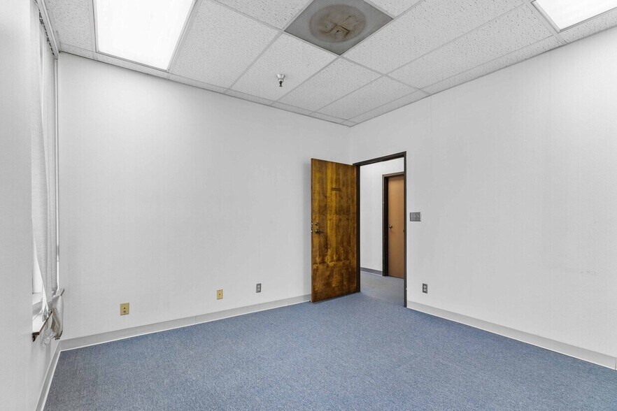 More Photos Of 9036 Winnetka Ave, Northridge Loft Creative Space For Lease