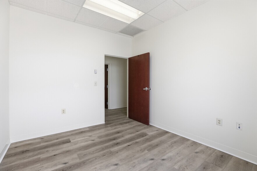 More Photos Of 2925 Lord Baltimore Dr, Windsor Mill Medical For Lease