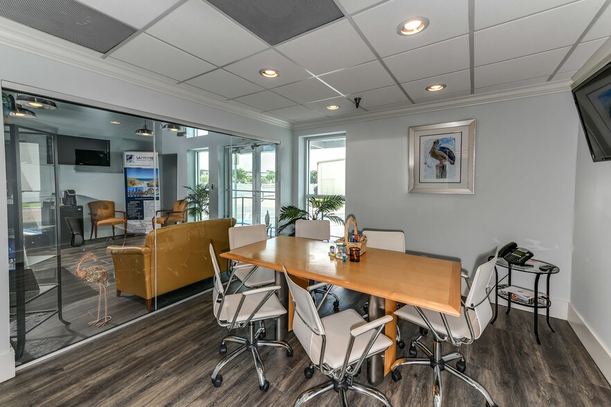 More Photos Of 2313 W Violet, Tampa Medical For Lease