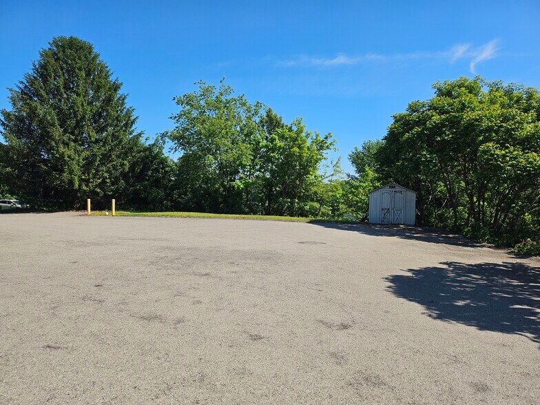 More Photos Of 662 New Castle Rd, Butler Office For Sale