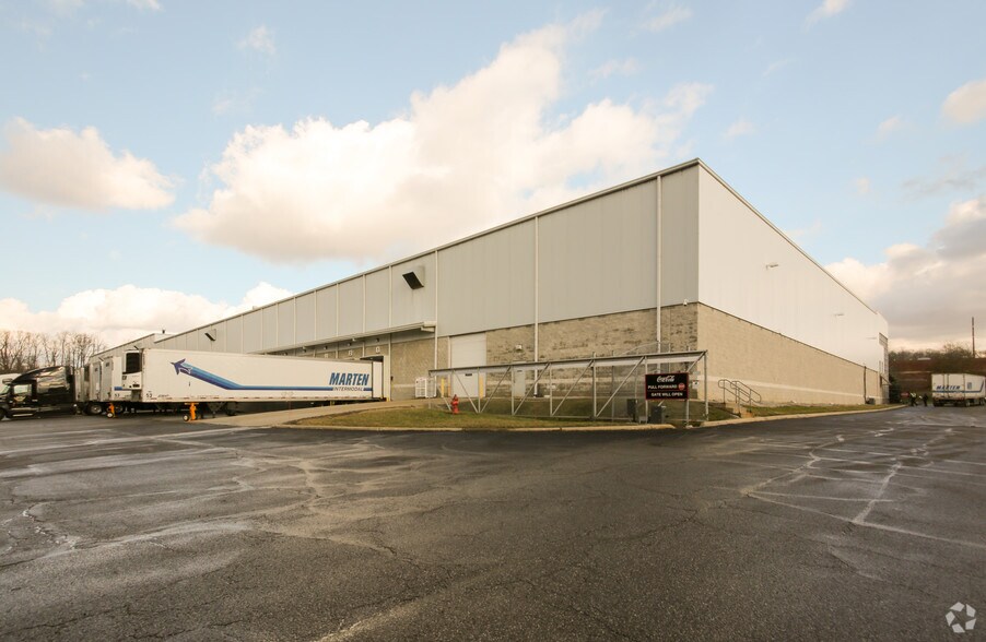 More Photos Of 8295 Bavaria Dr, Macedonia Distribution For Lease