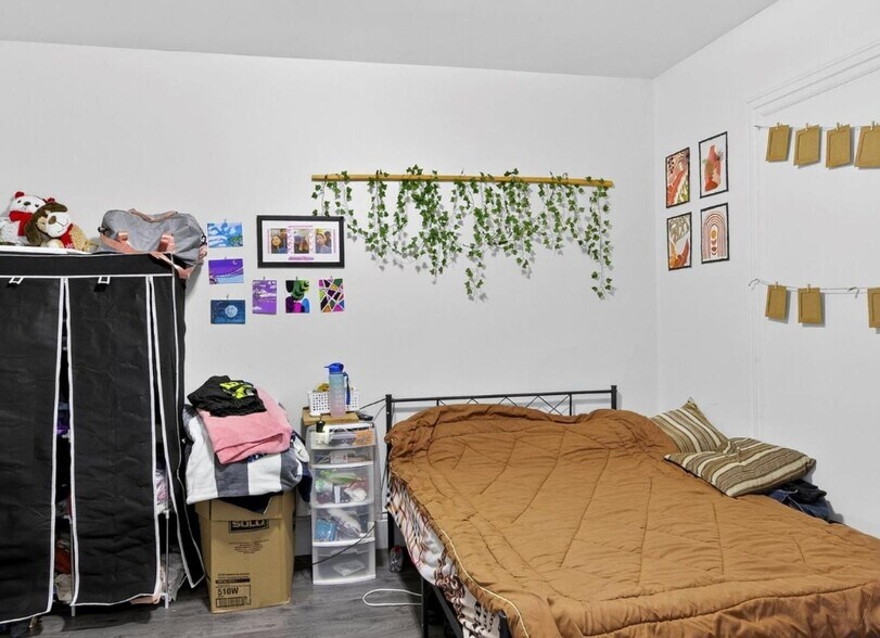 More Photos Of 271 Thomas St, Peterborough Apartments For Sale