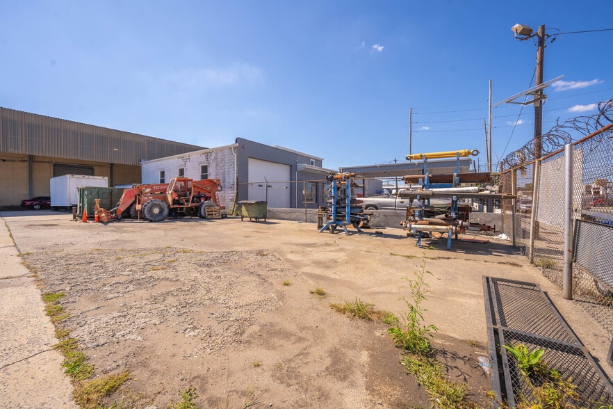 More Photos Of 370-376 Adams St, Newark Warehouse For Lease