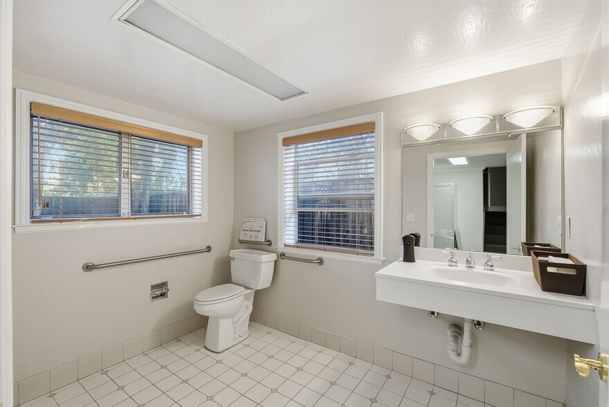 More Photos Of 29 Hawthorne Ave, Los Altos Office For Lease
