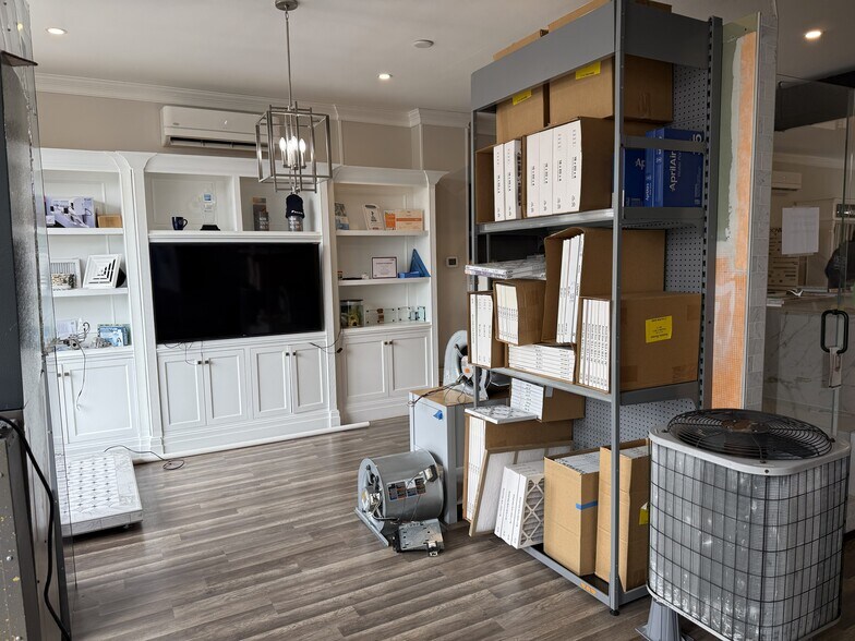 More Photos Of 525 N Barry Ave, Mamaroneck Storefront For Lease