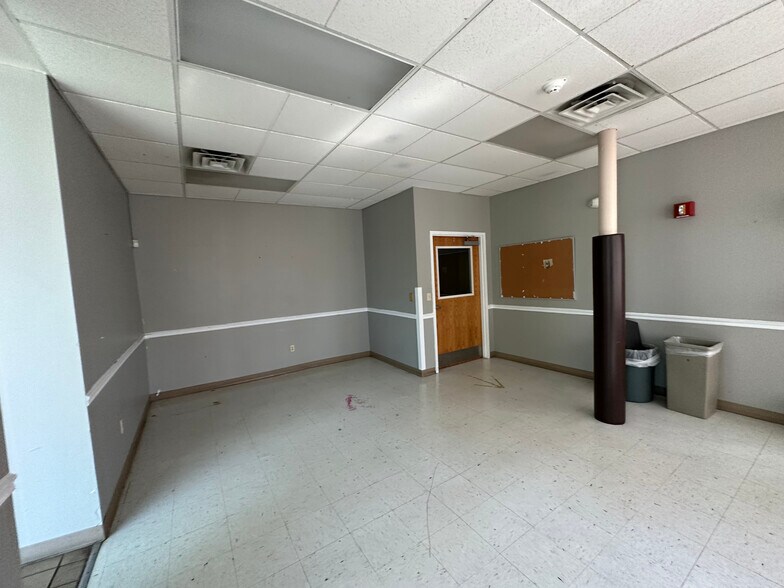 More Photos Of 314 Park St, Fulton Office For Sale
