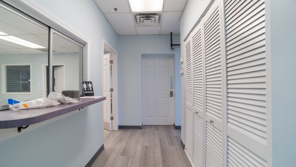 More Photos Of 125-127 Byassee Dr, Hazelwood Warehouse For Lease