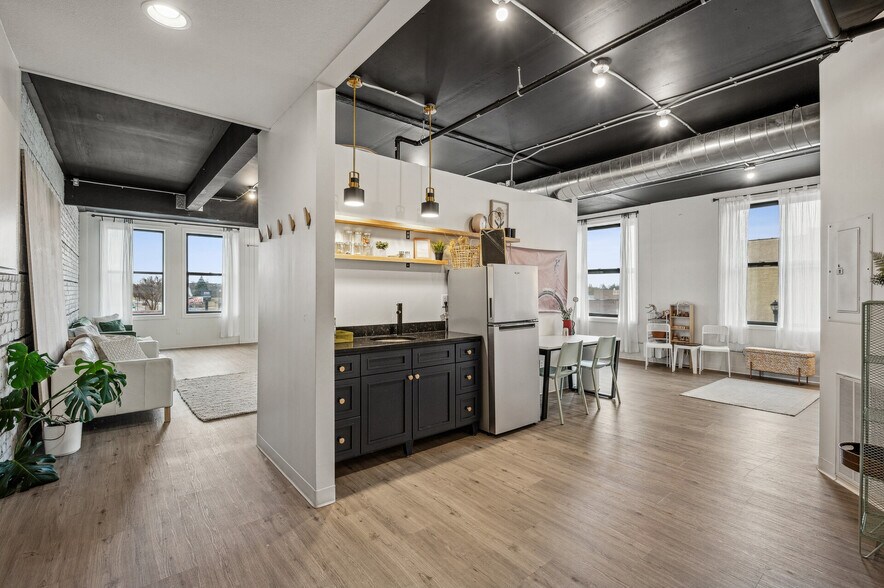 More Photos Of 100 State St N, Waseca Restaurant For Sale