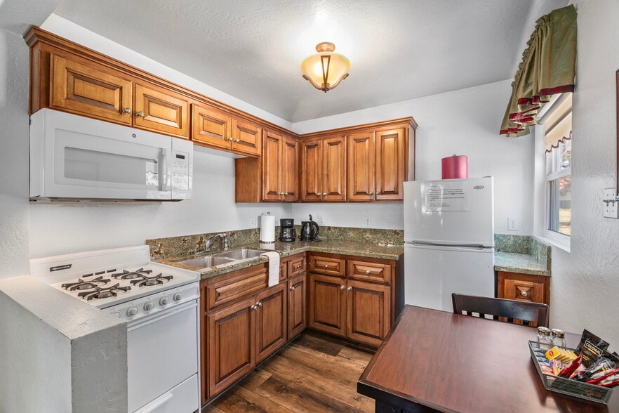 More Photos Of 39756 Big Bear Blvd, Big Bear Lake Hotel For Sale