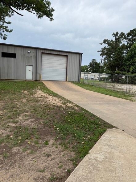 More Photos Of 107 Ltr Park Dr, Longview Warehouse For Lease