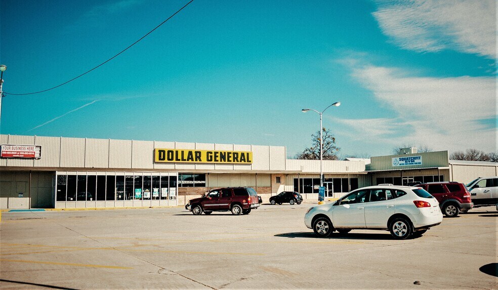 Primary Photo Of 605-615 W Broadway St, Ardmore Storefront For Lease