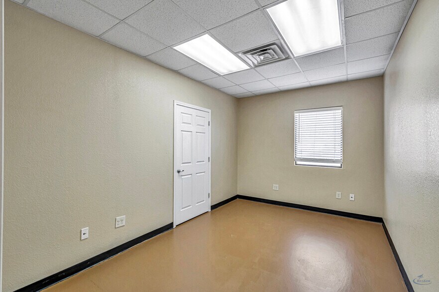 More Photos Of 1010 S Meadow Ave, Odessa Warehouse For Sale