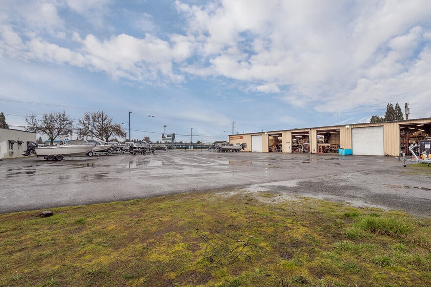 More Photos Of 1700 Highway 99 N, Eugene General Retail For Sale