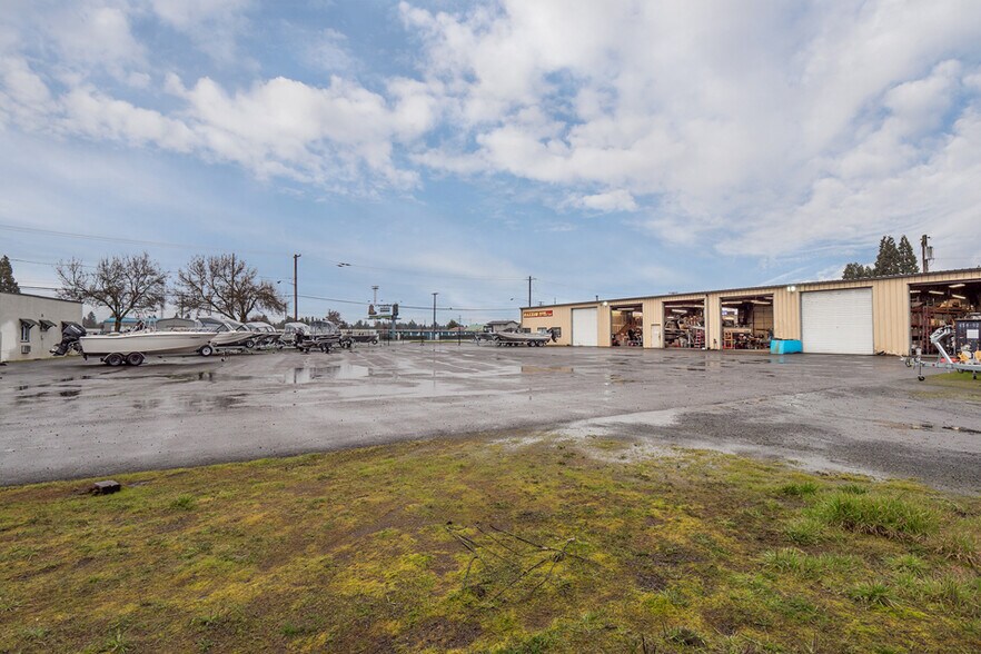 More Photos Of 1700 Or-99 Hwy, Eugene Auto Repair For Sale