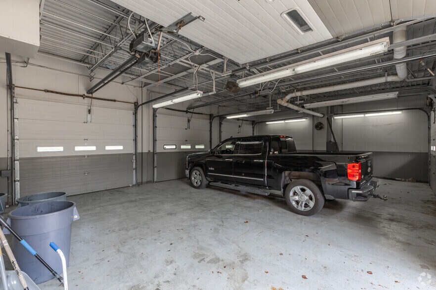 More Photos Of 1313 Oates Dr, Mesquite Office For Sale