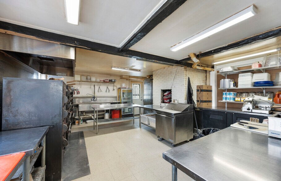 More Photos Of 3-5 Union St, Kennebunkport Storefront Retail Office For Sale