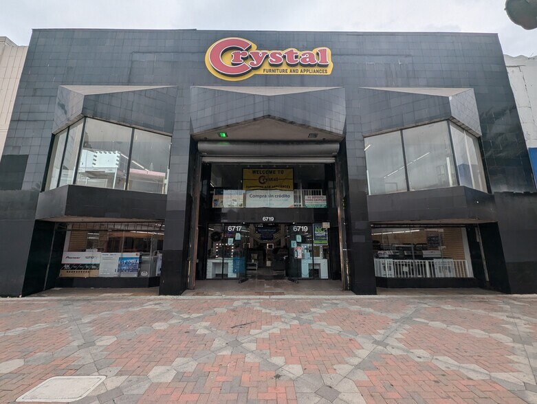 More Photos Of 6717-6719 Pacific Blvd, Huntington Park Storefront For Lease