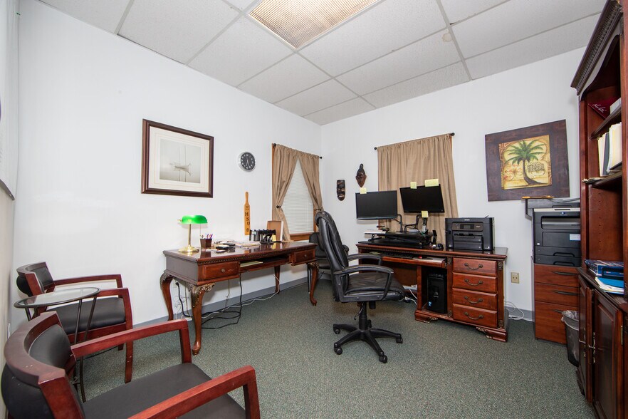 More Photos Of 6501 Mechanicsville Tpke, Mechanicsville Office For Lease