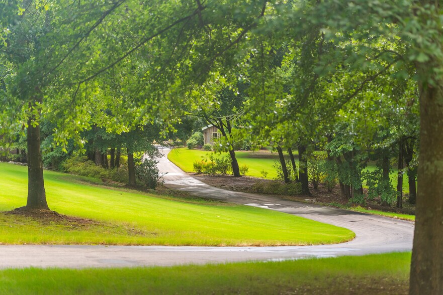 More Photos Of 565 Owens Gin Rd NE, Calhoun Lodge Meeting Hall For Sale