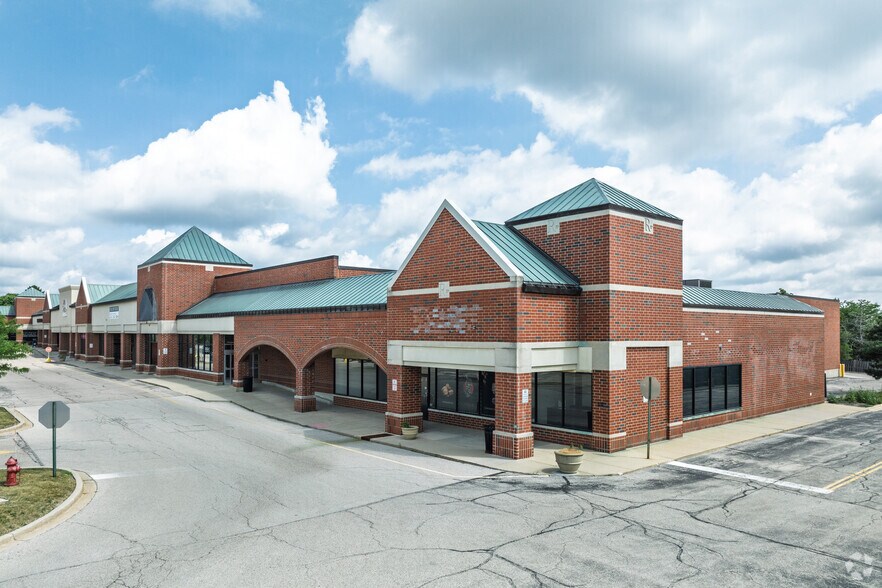 More Photos Of 700-790 W Euclid Ave, Palatine Unknown For Lease