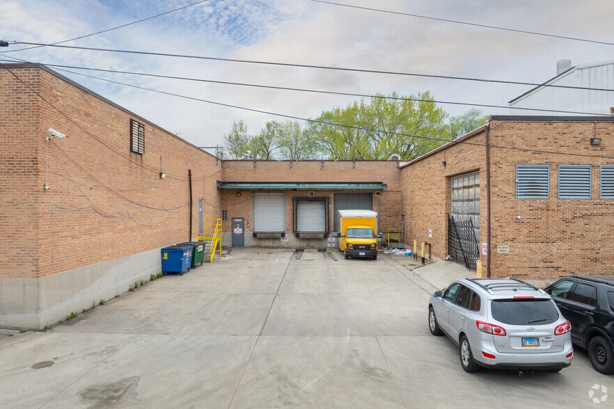 More Photos Of 2845 W 48th Pl, Chicago Warehouse For Lease