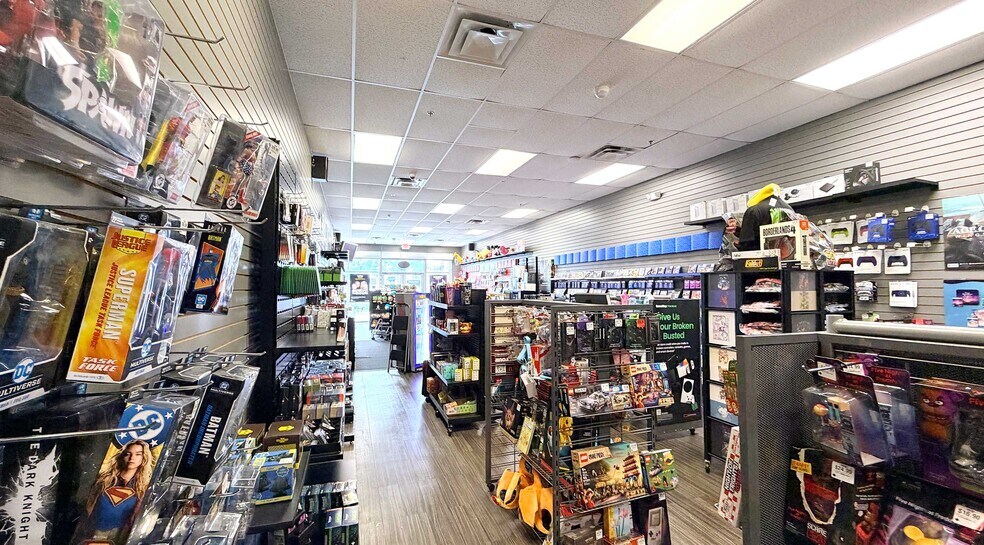 More Photos Of 5900 S Hulen St, Fort Worth Freestanding For Lease